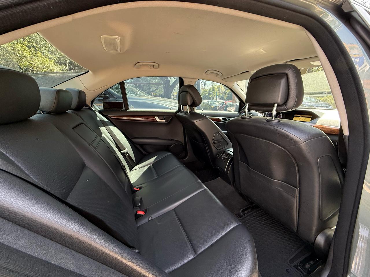 Mercedes-Benz C180 Navi 2012