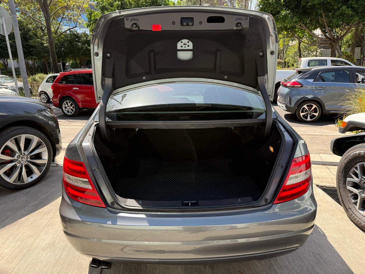 Mercedes-Benz C180 Navi 2012