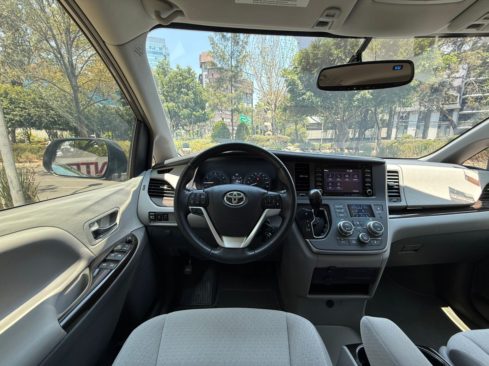 Toyota Sienna XLE  2020