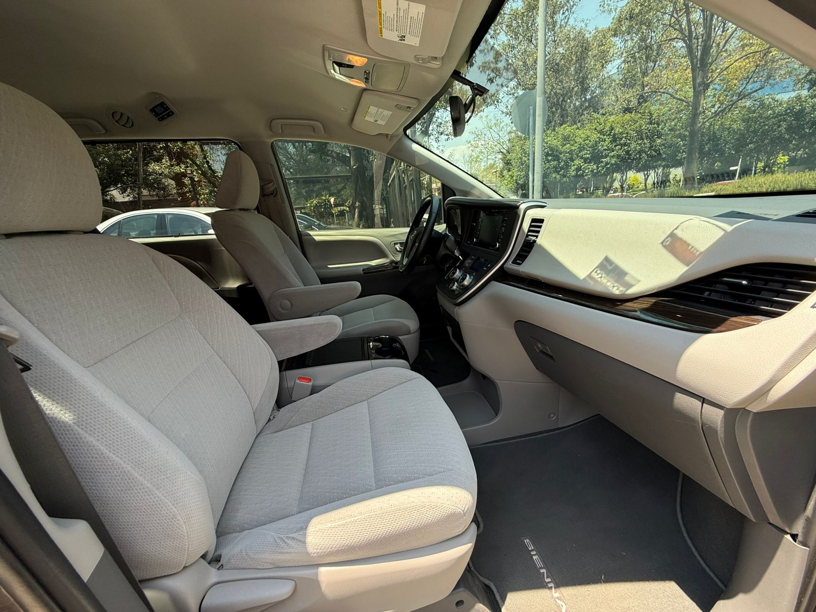 Toyota Sienna XLE  2020