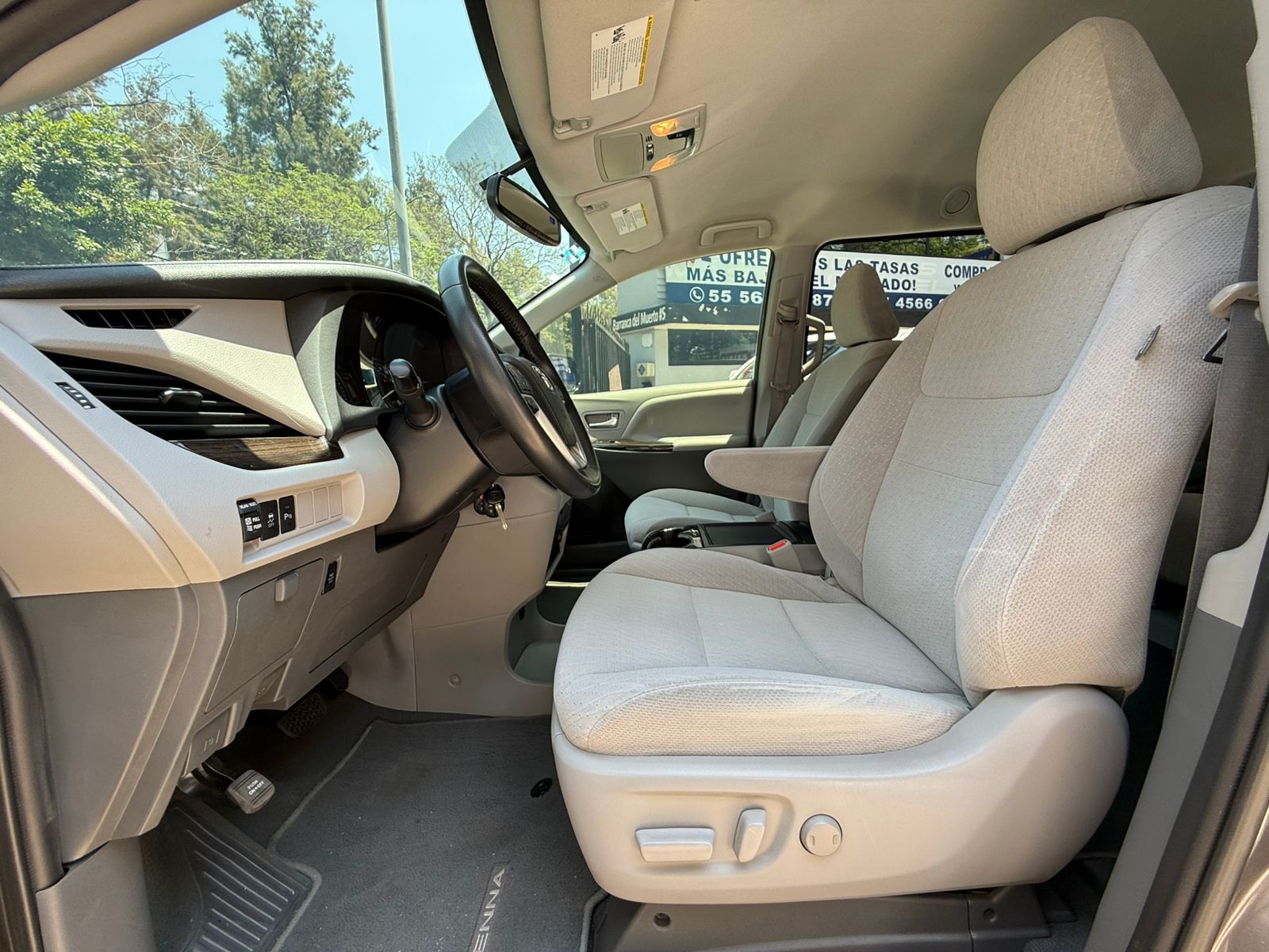 Toyota Sienna XLE  2020