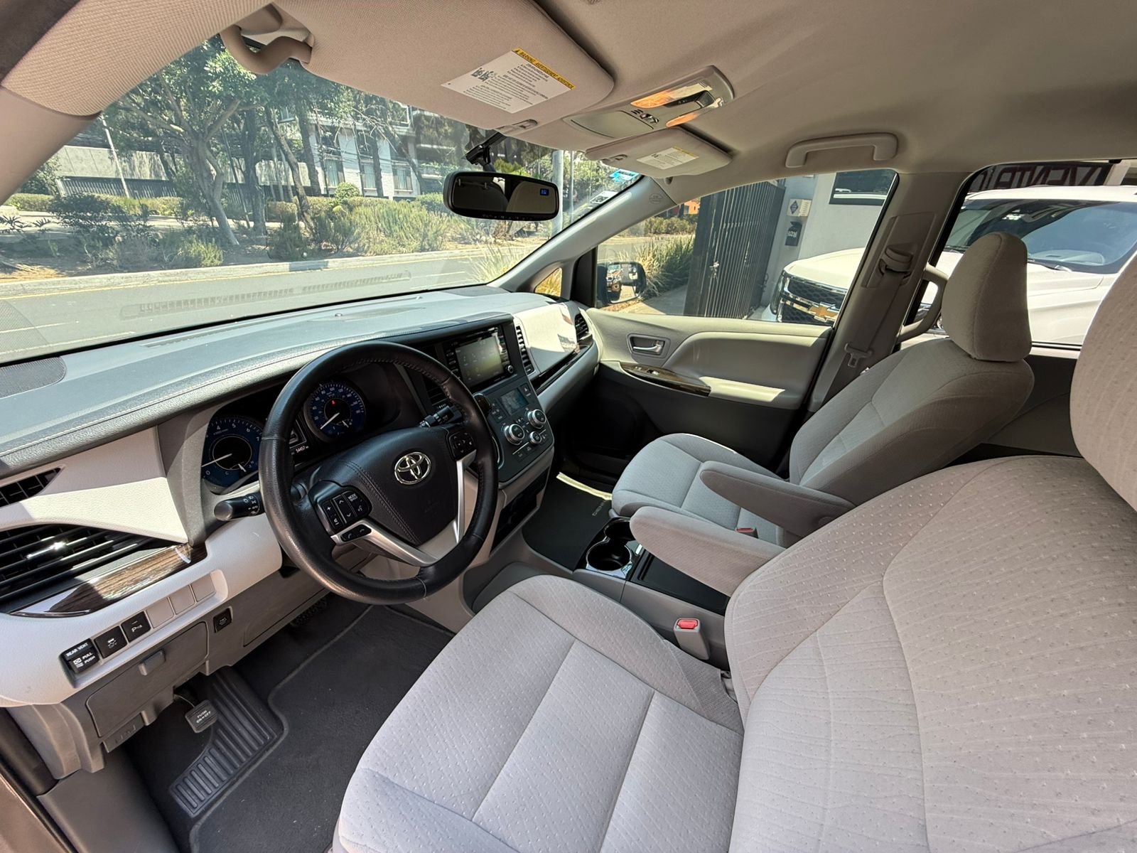 Toyota Sienna XLE  2020