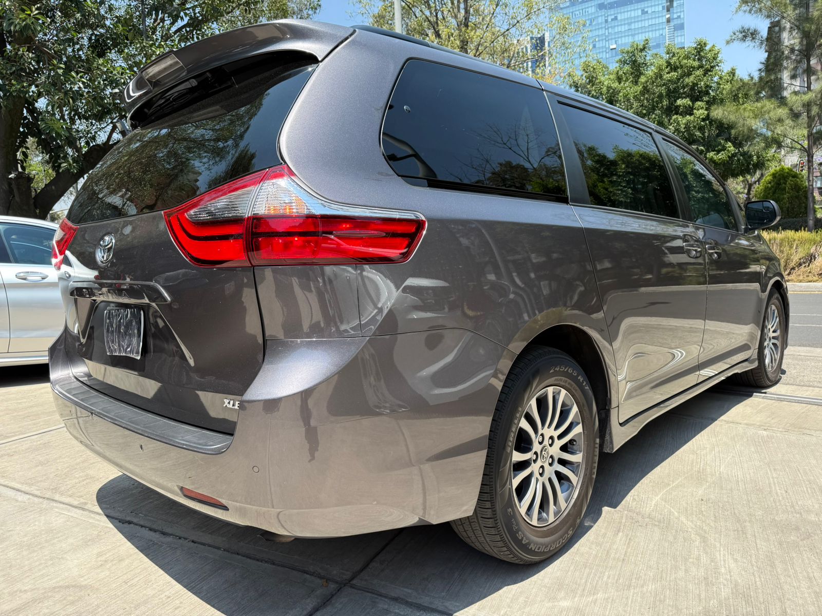 Toyota Sienna XLE  2020