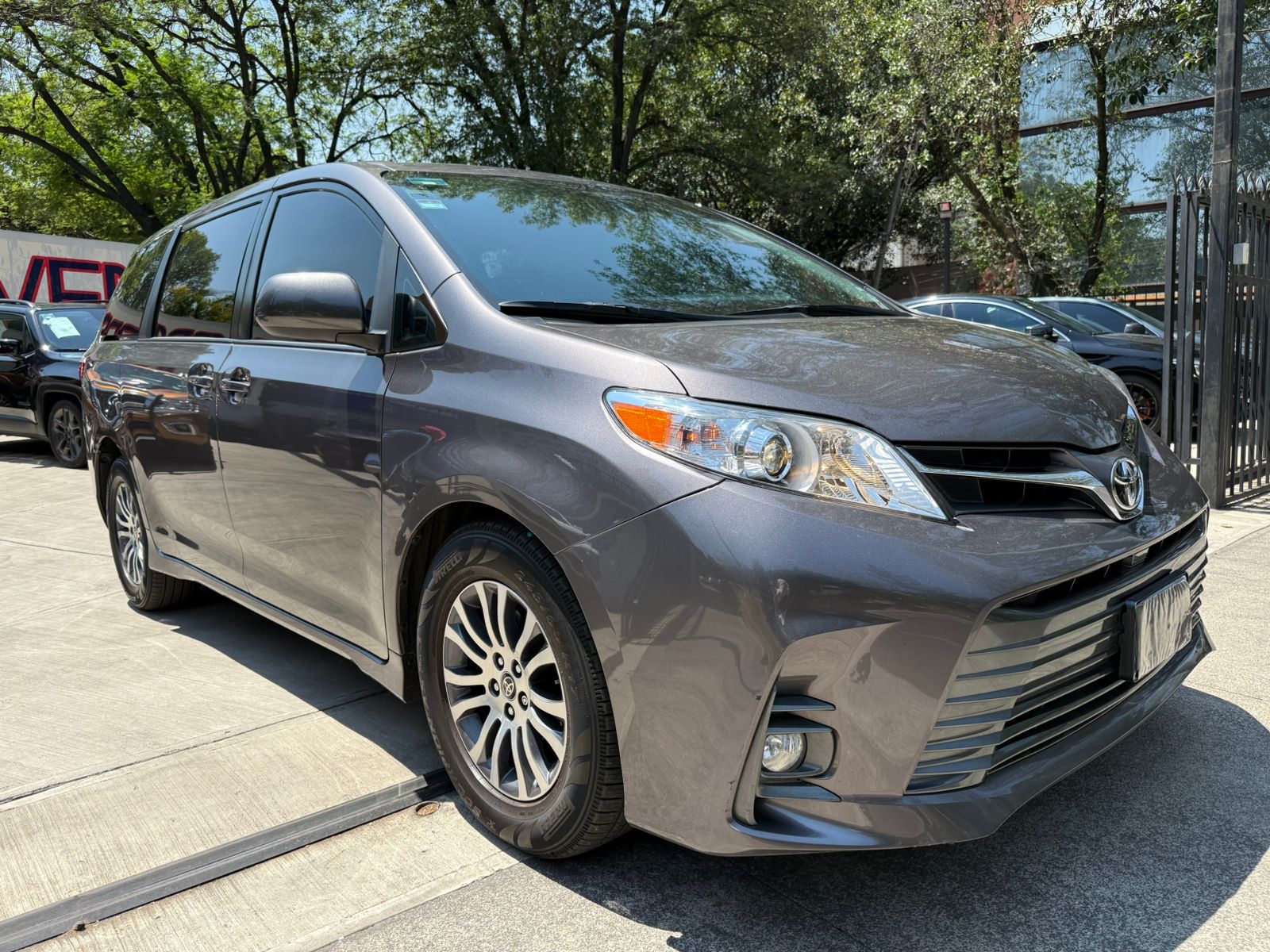 Toyota Sienna XLE  2020