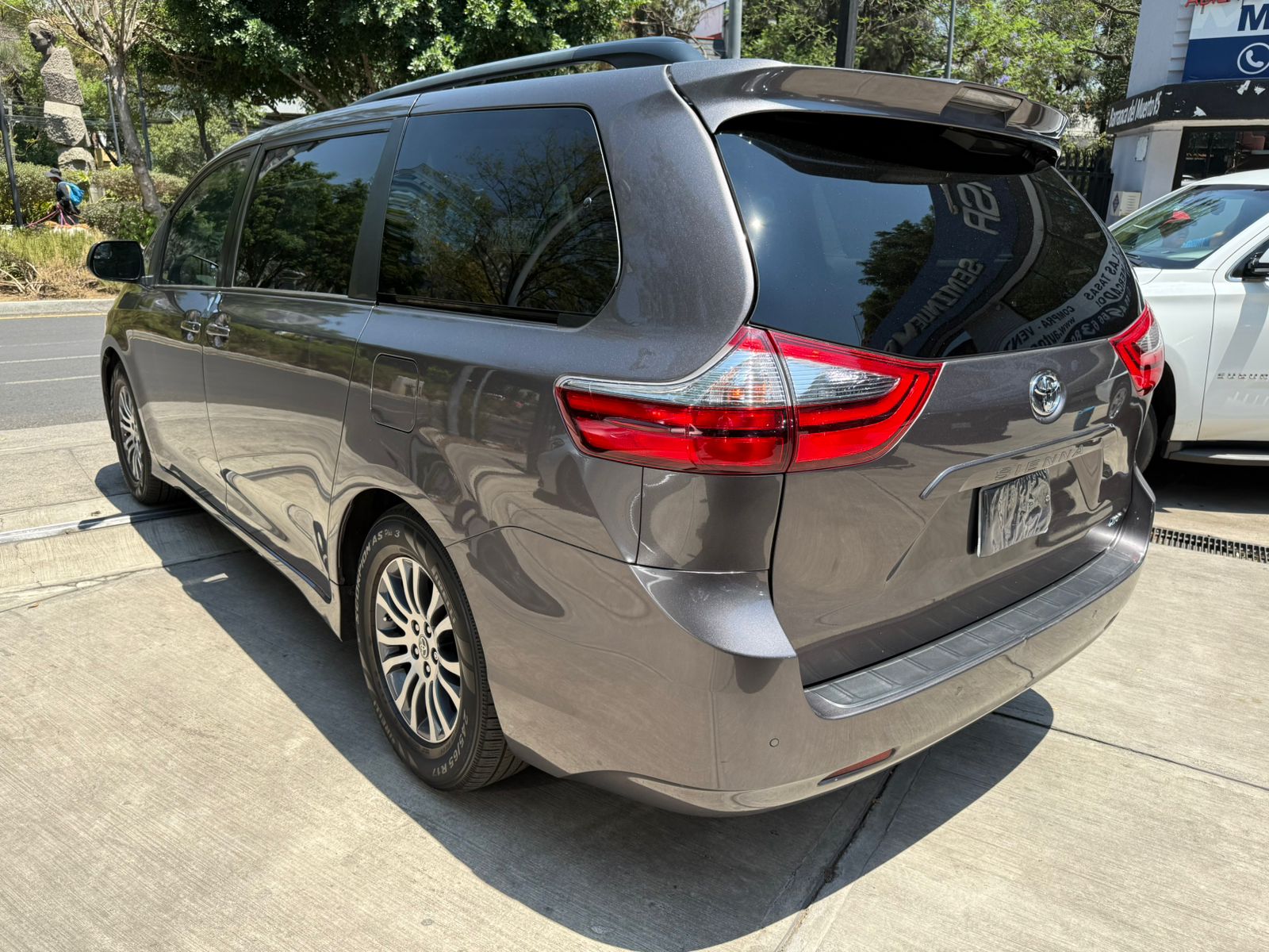 Toyota Sienna XLE  2020