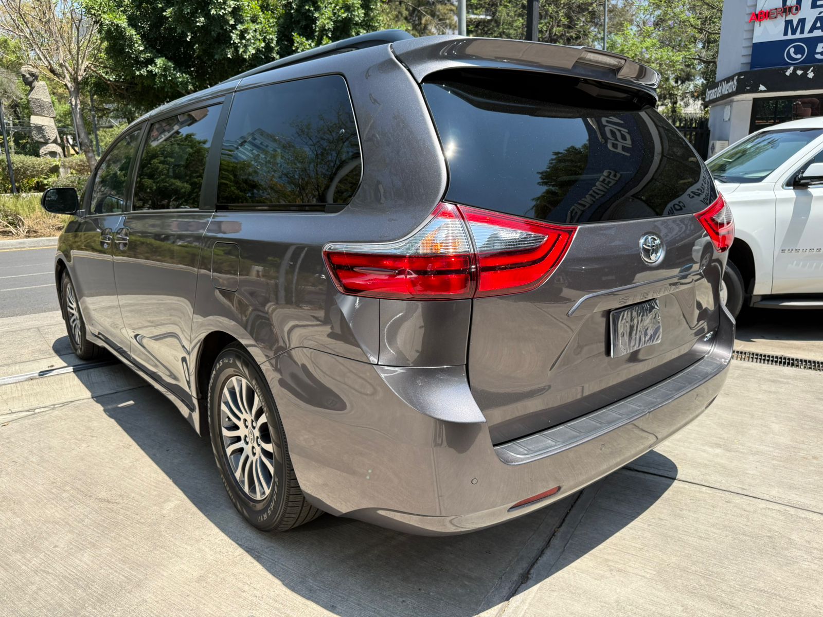 Toyota Sienna XLE  2020