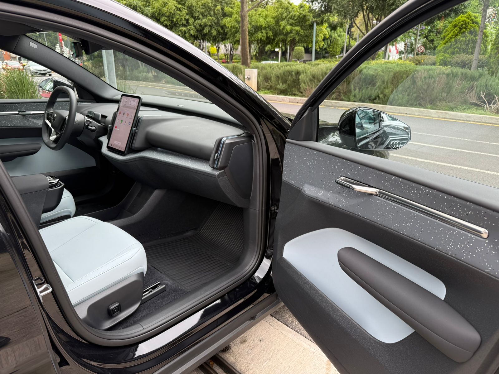Volvo EX30 ULTRA 2025