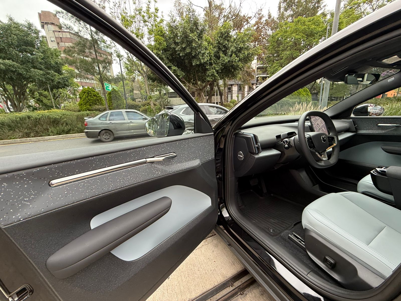 Volvo EX30 ULTRA 2025