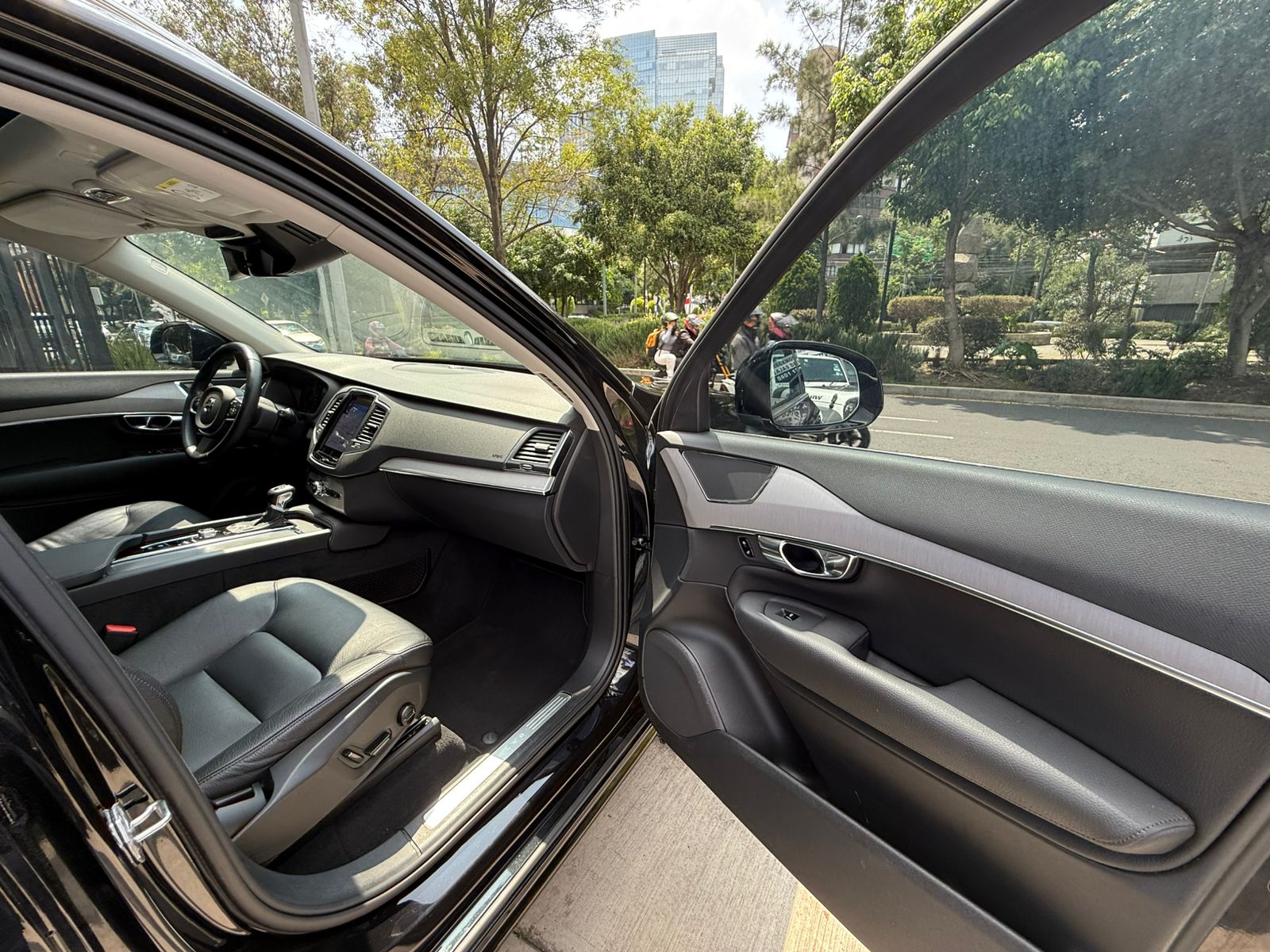 Volvo XC90 Momentum 2021